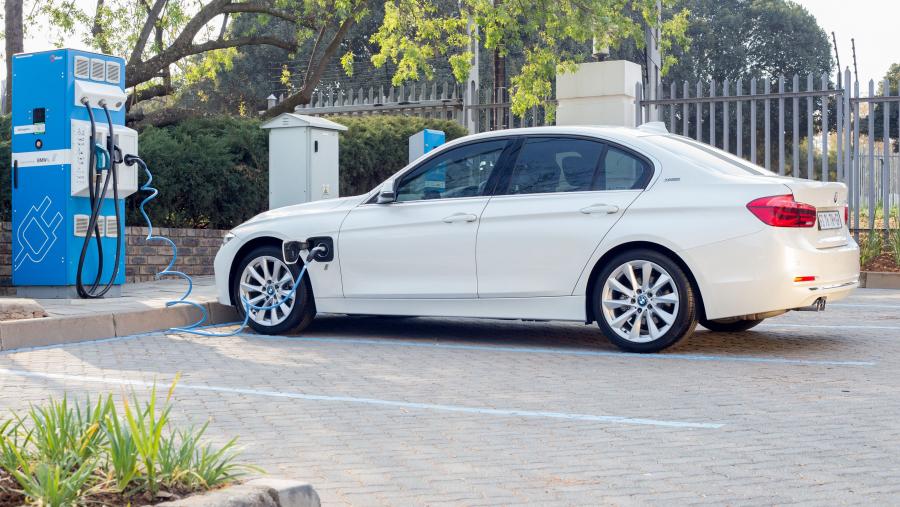  BMW 330e iPerformance (F30) 2017 года  (ZA) (фото 19 из 33)